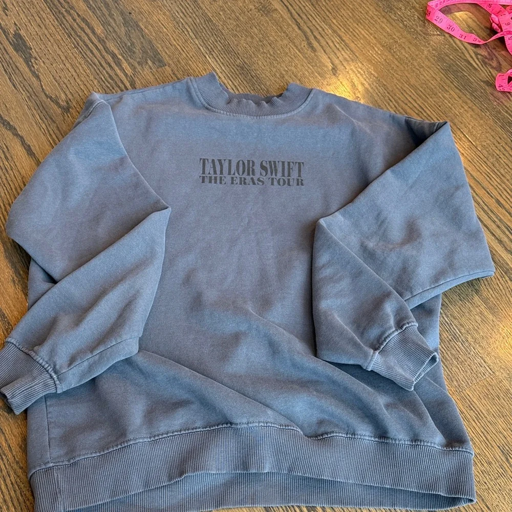 Taylor Swift Eras Tour Blue Crewneck Sweatshirt Official Merch Size XS NWOT - Picture 16 of 16